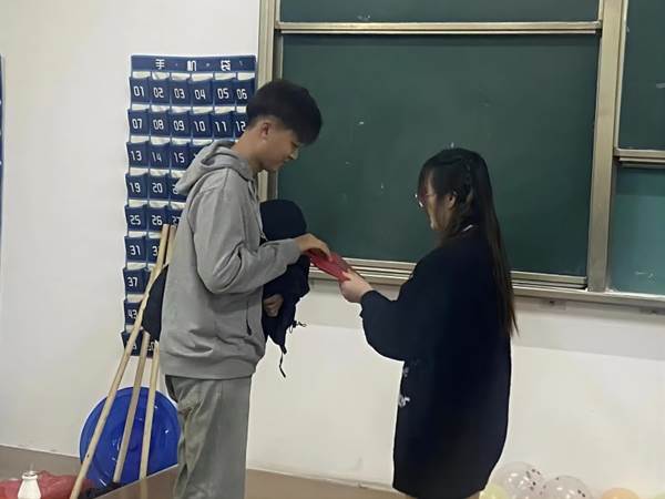 6e1bca04fec7eb4c1f2daa9794f6d94(1)